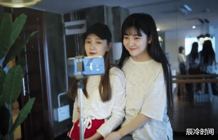 王一博|王一博开通视频打赏被吐槽,一条视频3.5万人打赏,粉丝甩锅平台