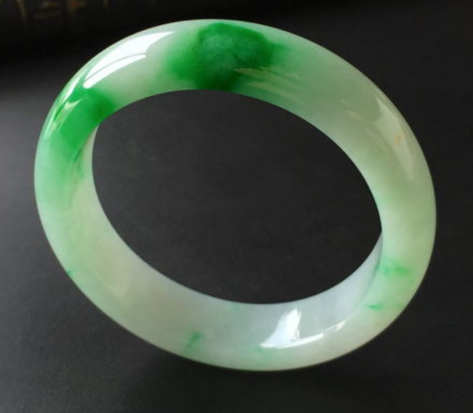 翡翠手镯|翡翠手镯都有什么类型？这些类型你都知道吗？你的翡翠选对了吗