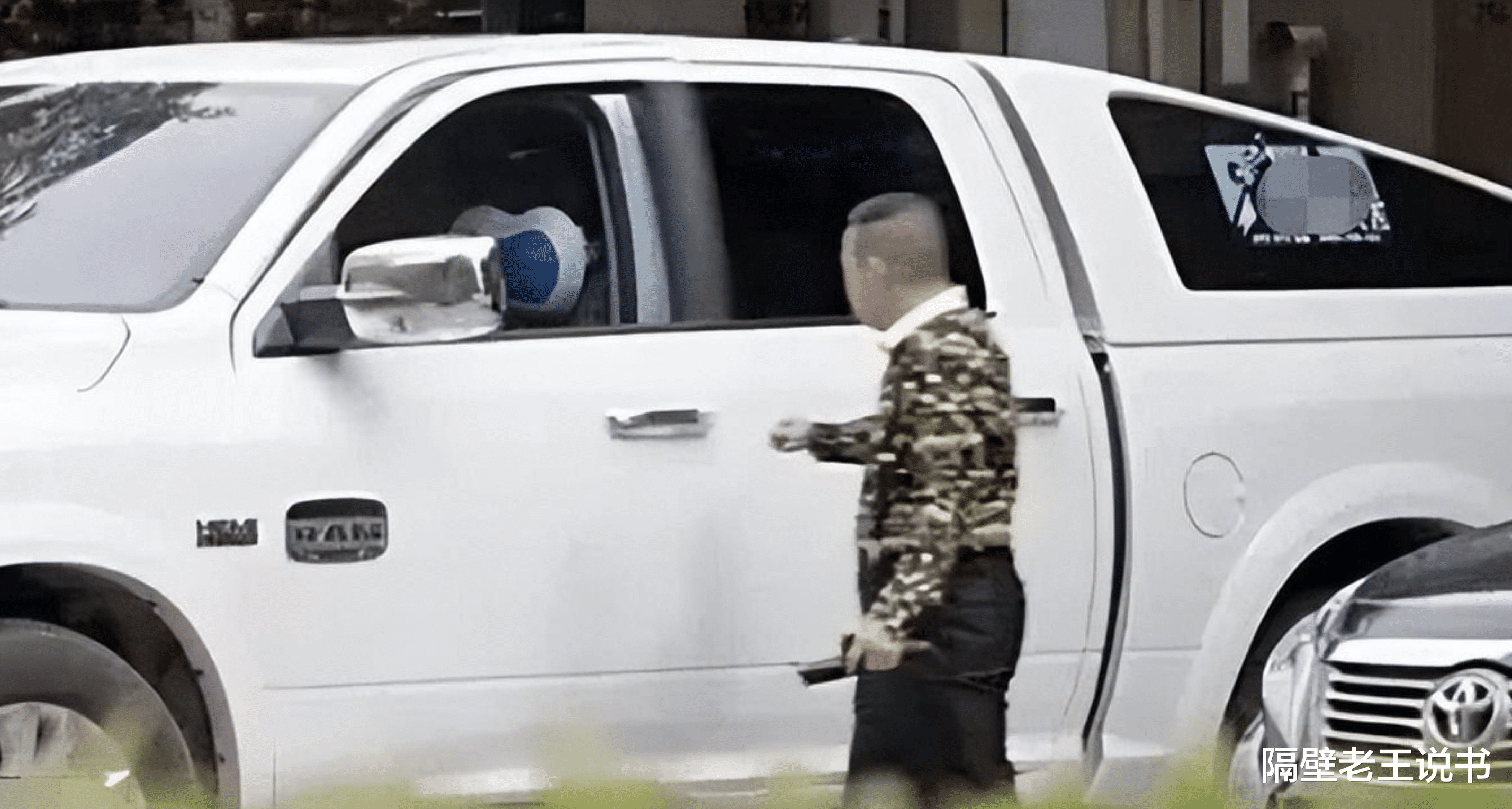 何炅|为了“钱”晚节不保的8位中老年明星！