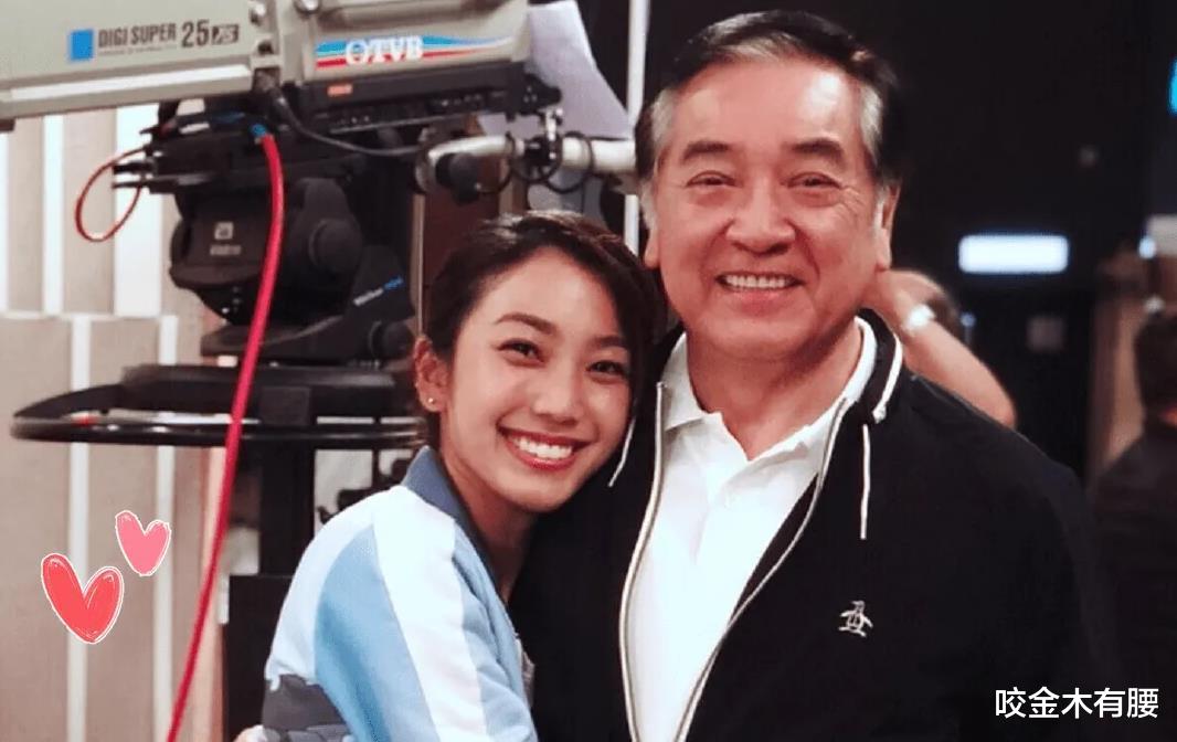 秦沛|戏骨秦沛被曝定居国外，现身华人小店买酸奶，与粉丝合影毫无架子