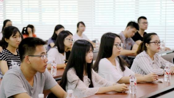 求职|大专女生求职被拒，为证明自己在朋友圈晒简历，不料又被泼冷水