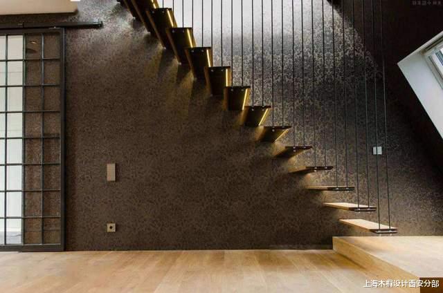 令人称奇的悬浮楼梯,原理竟等同于印度街头的人体悬浮术