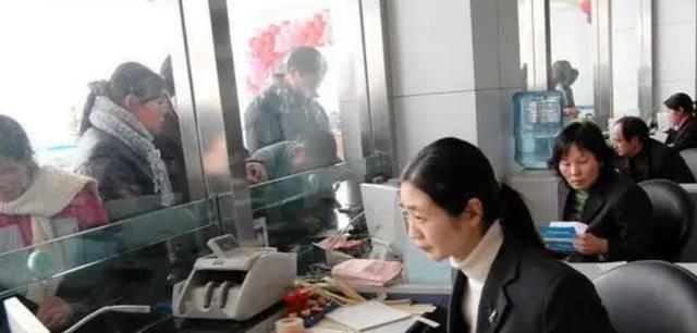 邮政储蓄|移动支付时代下，还有人去农村信用社和邮政储蓄存钱吗？为什么？