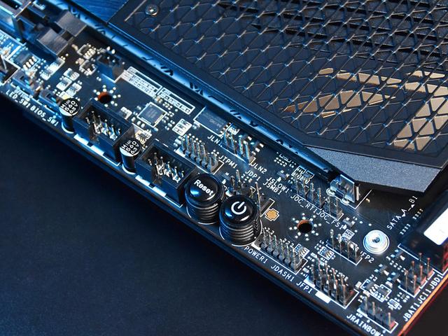 主板|瞧瞧微星的堆料力作！微星MEG Z690 ACE战神主板体验评测