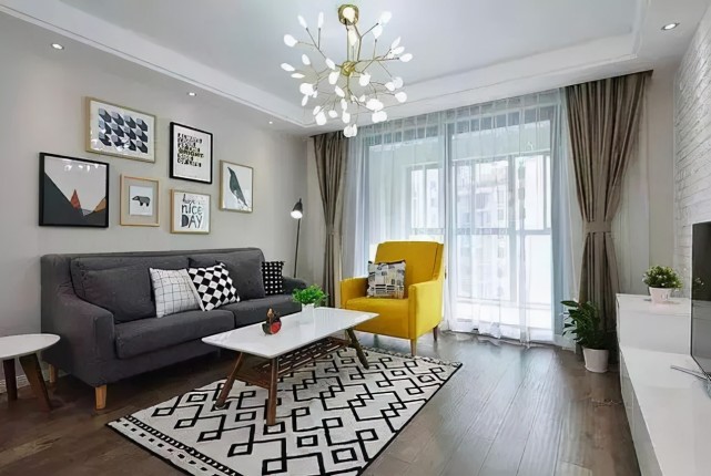 家里客厅就一个,地板一定要这样铺,显得非常漂亮