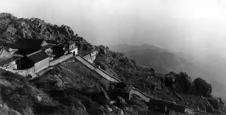 杭州|1972年登泰山造像记
