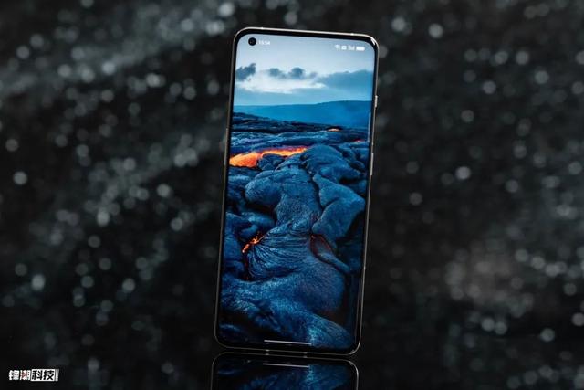 努比亚|图赏：没人能拒绝这款冰墩墩配色的一加 10 Pro