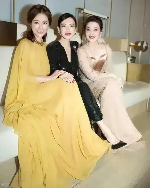 运动 三位女神同框! 章子怡气场强大，梅婷甜美，林心如老气