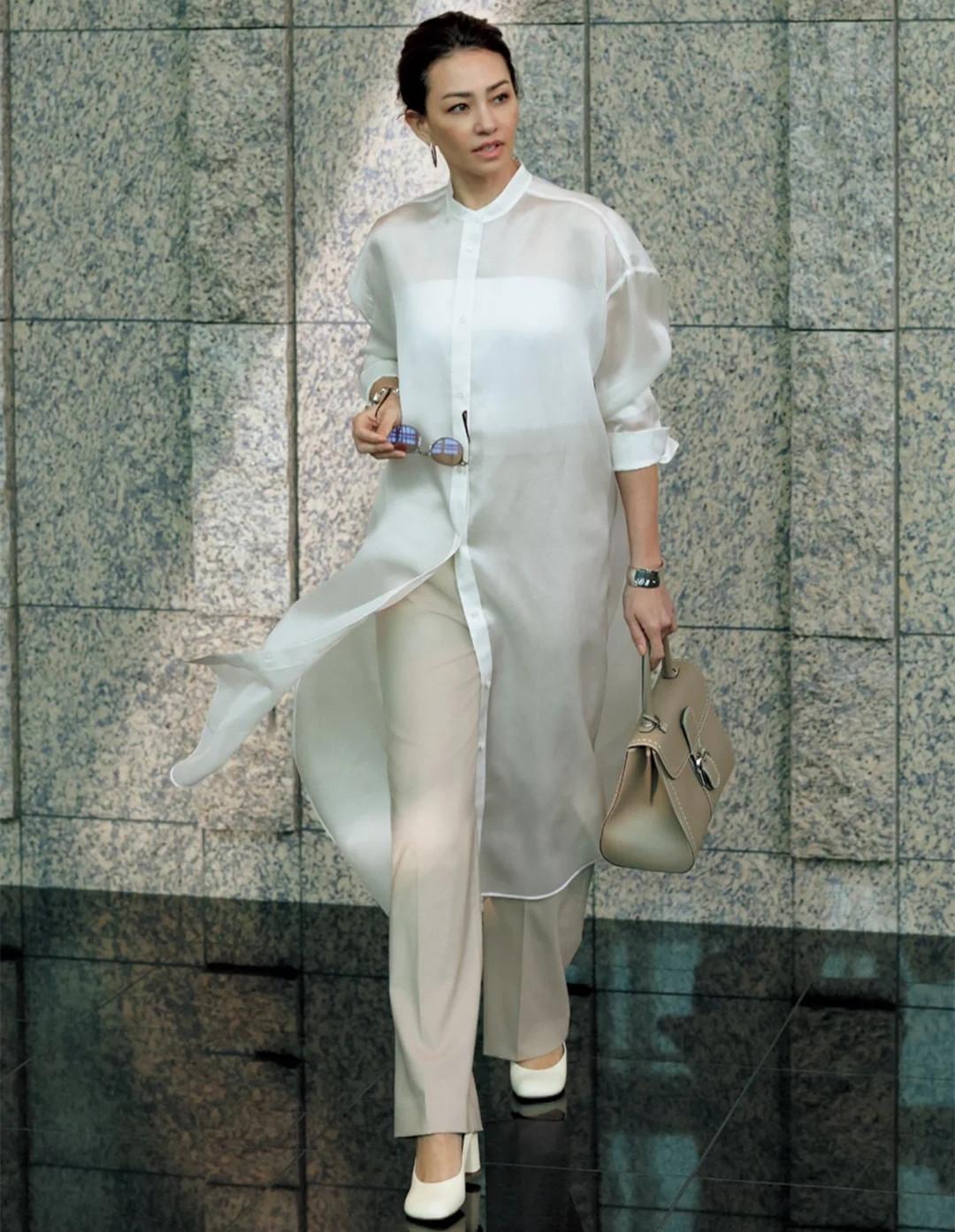 女人过了40岁，别强留少女感！“成熟风”优雅气质，也能穿出魅力