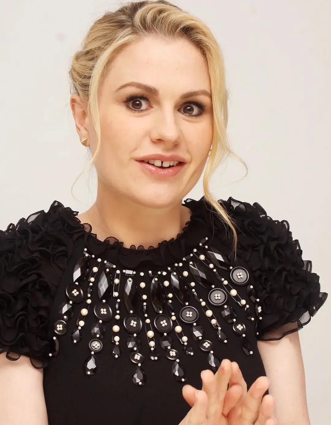 安娜·帕奎因|加拿大美女演员安娜·帕奎因