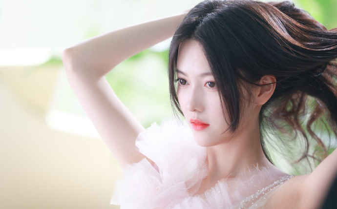 孔雪儿|发量惊人的女星们 为什么她们就不怕头秃?