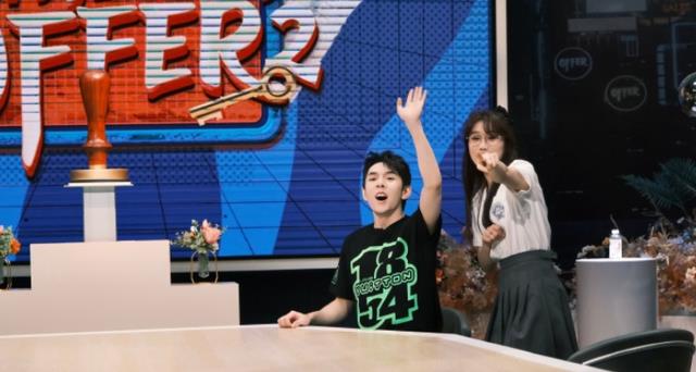 李佳琦|消费者称李佳琦直播间产品比官方贵,是品牌方的锅,还是他的错?