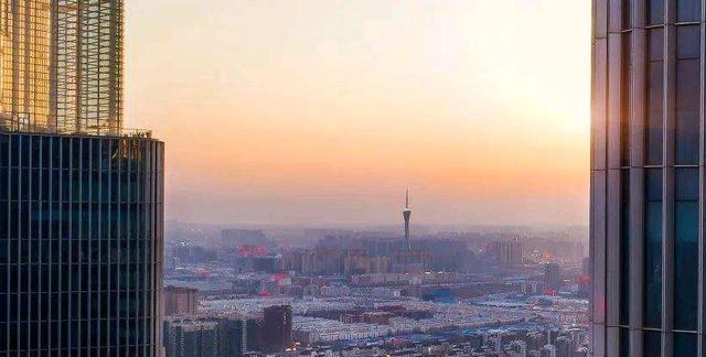 红色旅游|南京常住人口仅有930多万，郑州却超过1200万，两城谁更有魅力？