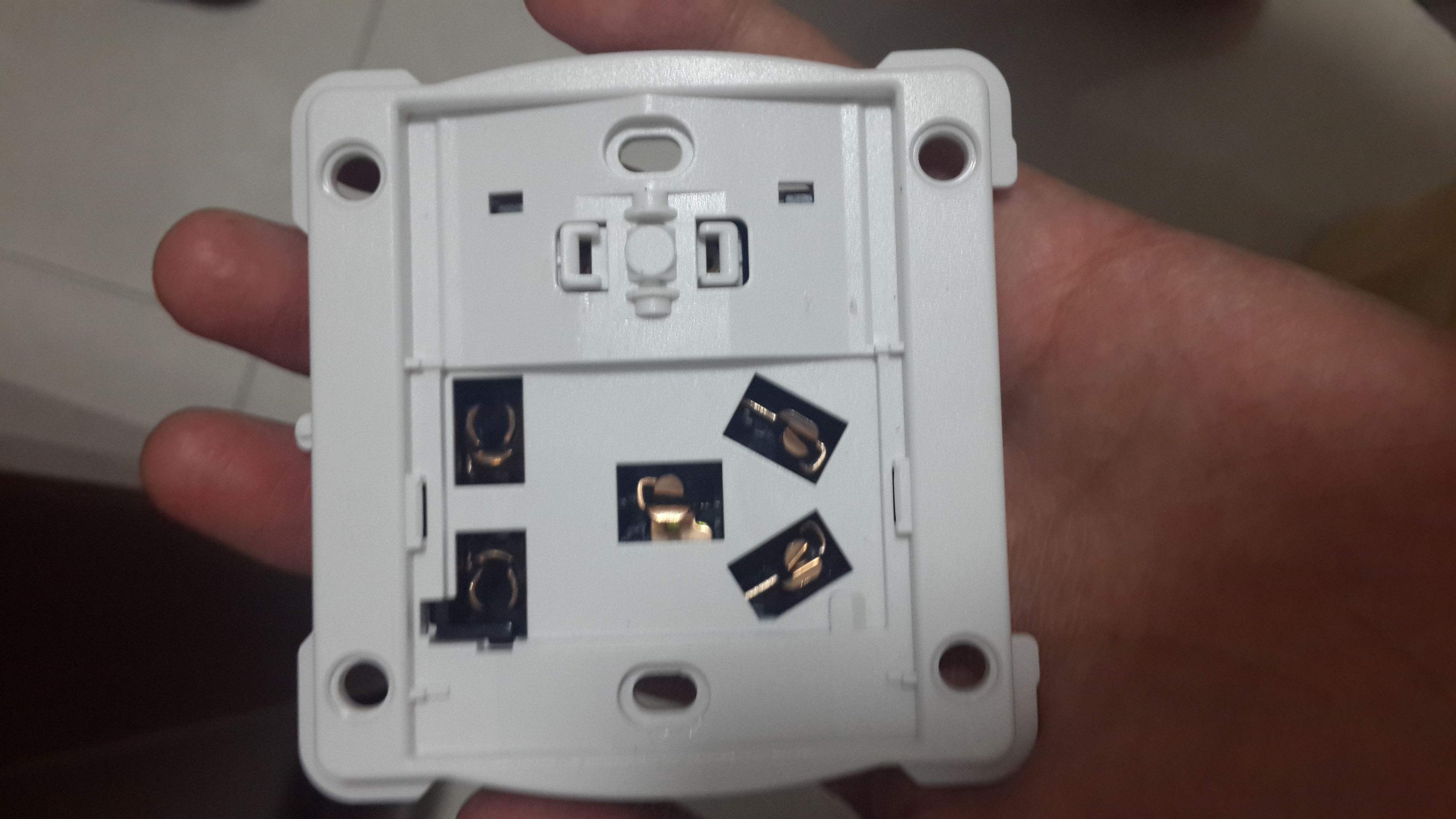 互聯網醫療|良心電工肺腑之言：插座接線為什么要左零右火？接反有什么異常嗎