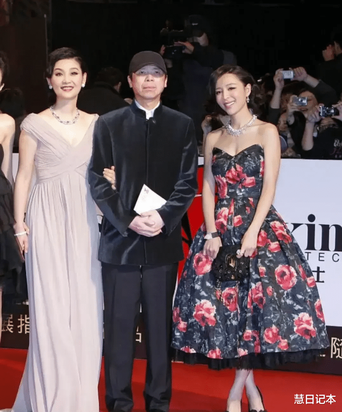 徐帆|冯小刚带旗下女演员张静初和老婆徐帆走红毯!徐帆罕见化浓妆宣告地位