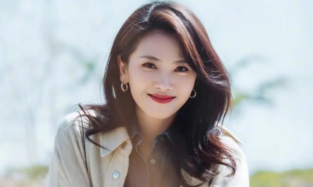 刘涛|同样演警察，43岁的刘涛被吐槽，43岁的她为何大受好评？