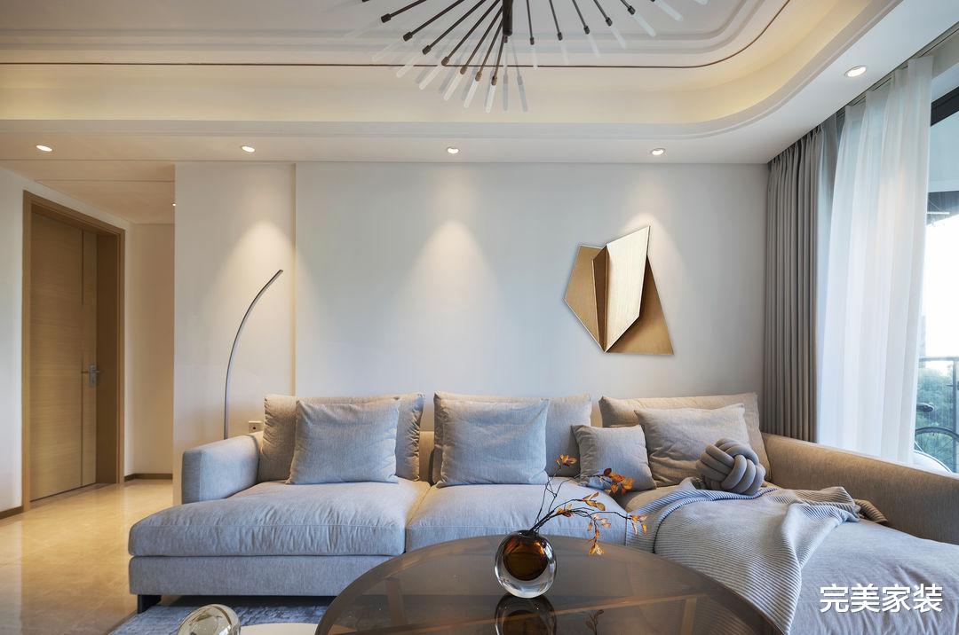 精装房实现空间升级，家里还有超大电竞房，享受不出门的快乐