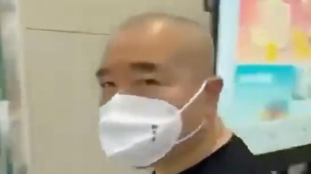 王小利|赵本山弟子被爆占道不挪车，放狂言“提我好使”， 态度蛮横恶劣