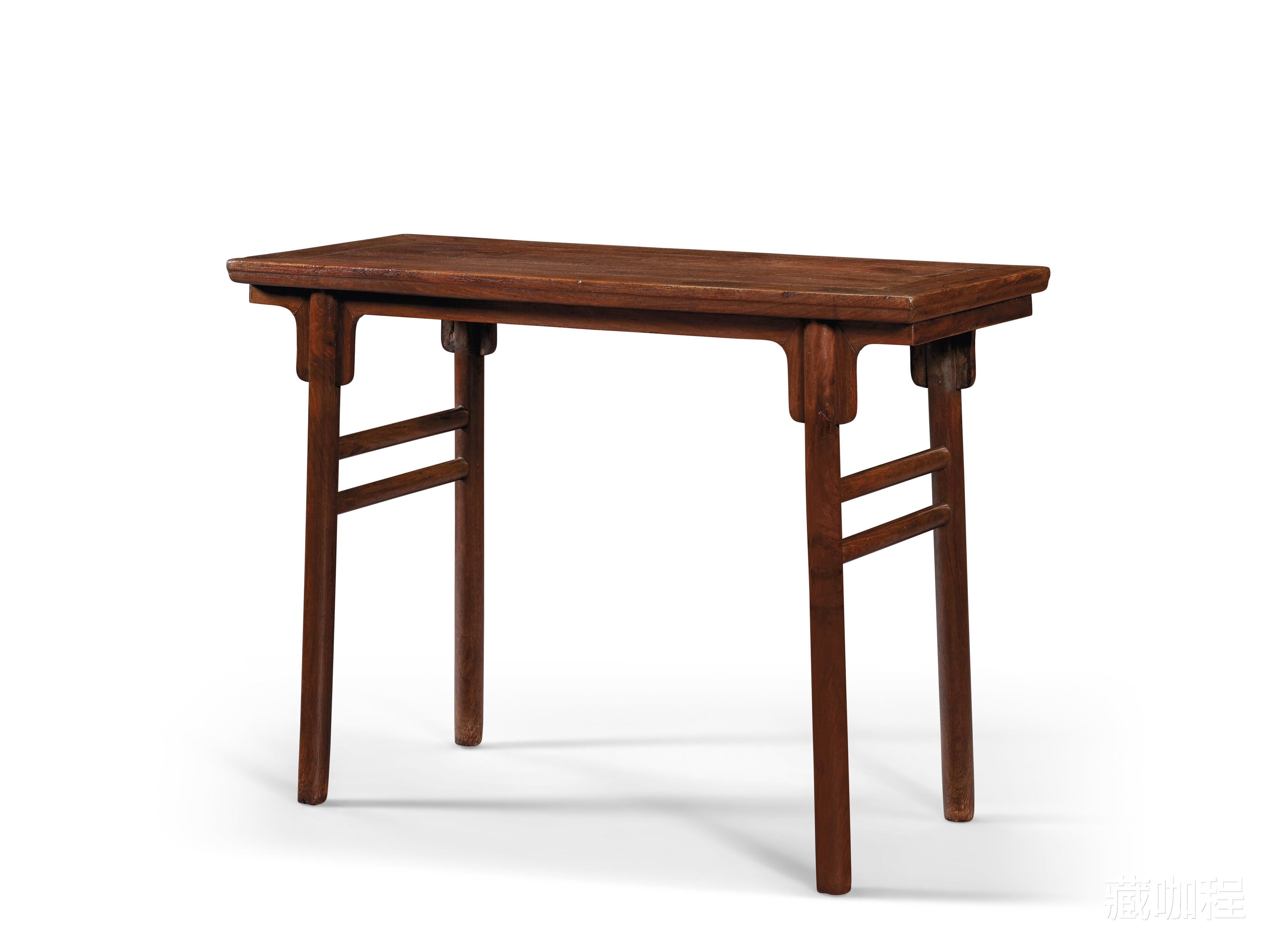 |形制一明一清，纽约春拍黄花梨书案和书桌