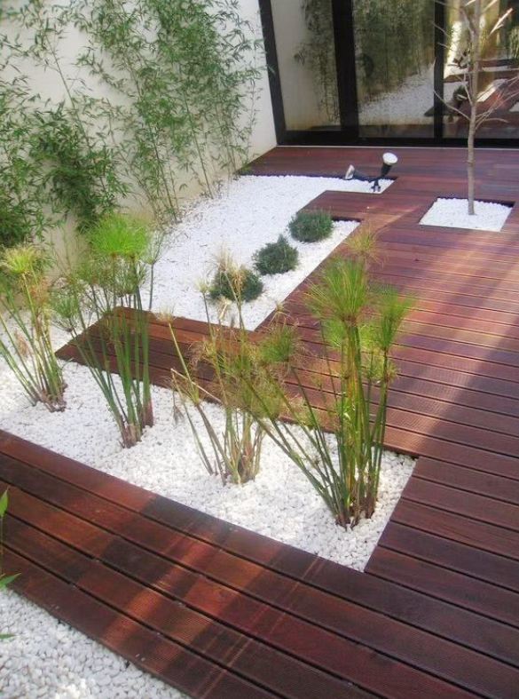 院子别再单纯铺甲板,这样拼接点别的,颜值更高,后期也不担心被堵