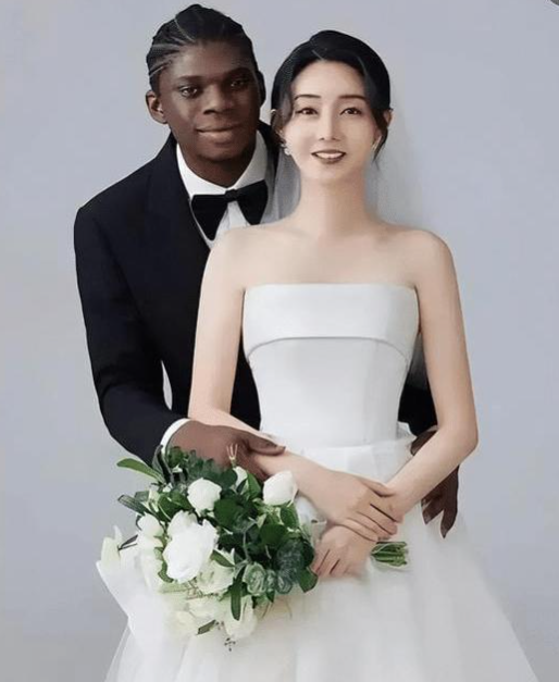 女网红嫁黑人帅哥,引网友不满?女方:男方伦敦10套房,彩礼给足