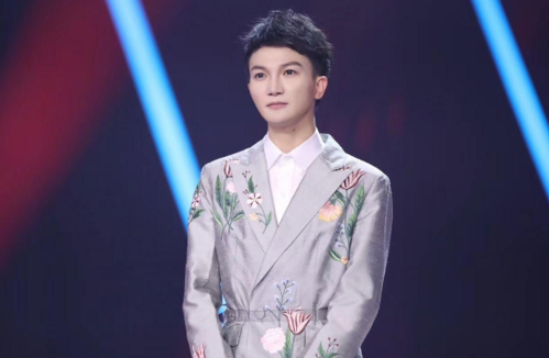 周深|参加选秀惨遭淘汰,六年后击败导师,宝藏男孩周深成名背后的辛酸