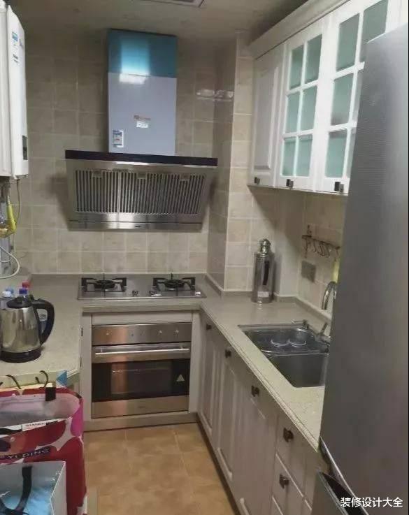 老公在厨房装了个隔板,好看又实用,邻居看了后纷纷效仿!