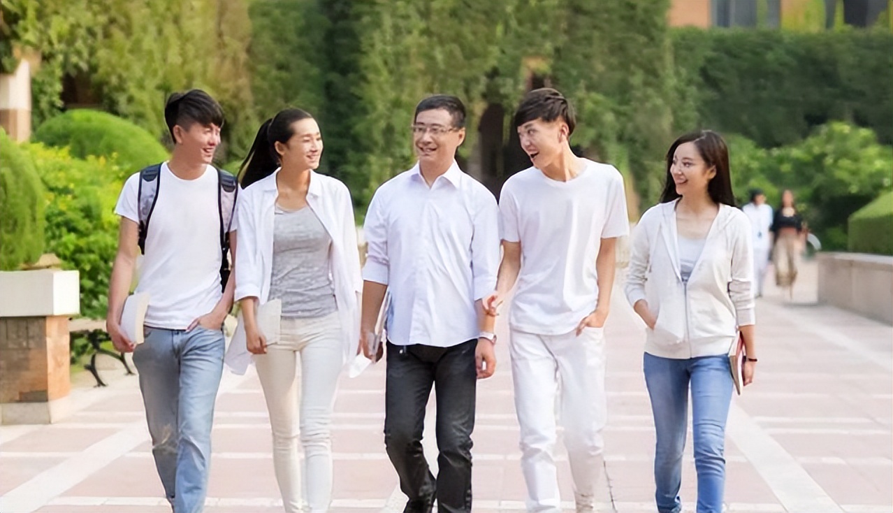 穿衣搭配|应届生“喜从天降”，华为校园招聘正式启动，机不可失时不再来