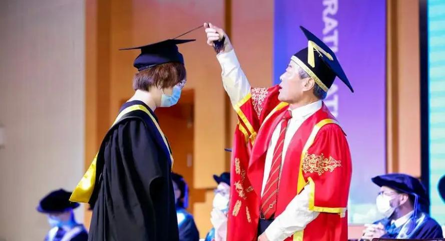 求职|“英国博士”求职屡屡被拒，海外学历不吃香了？网友：干得漂亮