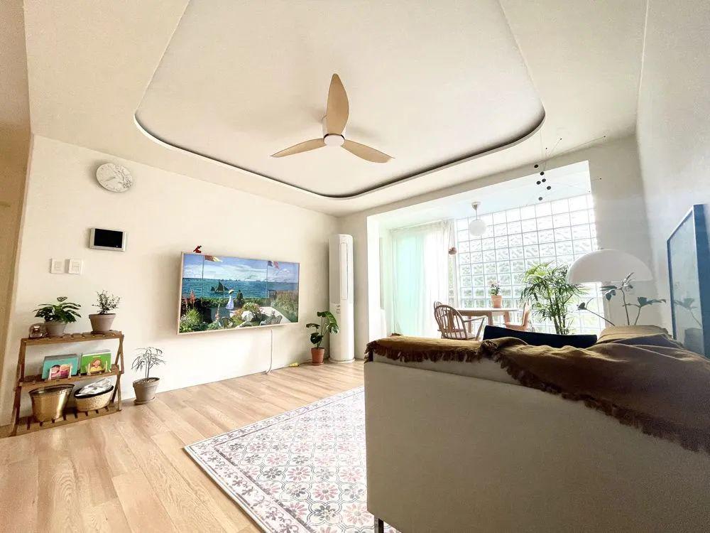 搬家3次总算满意了,住在一楼,玻璃砖封阳台,楼上业主开始羡慕