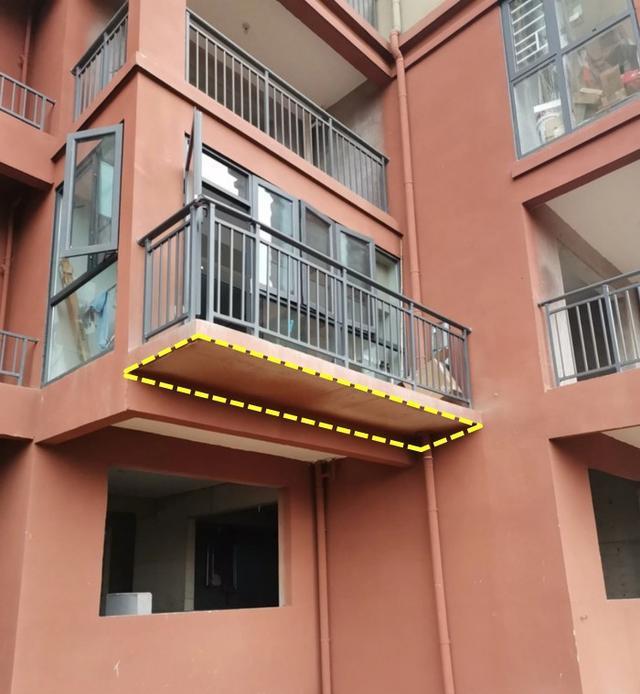 买架空层的二楼，多个平台围上护栏当双层阳台用，邻居凭啥投诉？