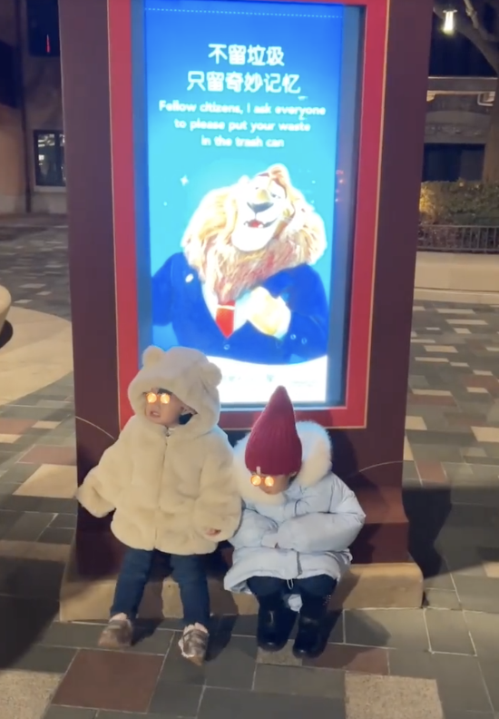 陈赫|张子萱高调秀幸福，被老公捏脸，用餐时陈赫帮撩头发互动甜蜜