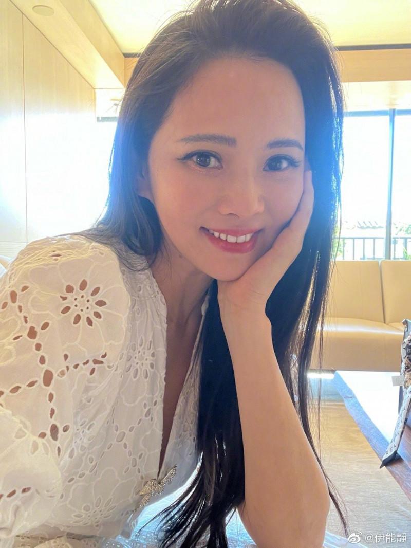 庾澄庆|庾澄庆再婚6年首度公开秀恩爱,跟老婆张嘉欣甜蜜搂抱对唱情歌