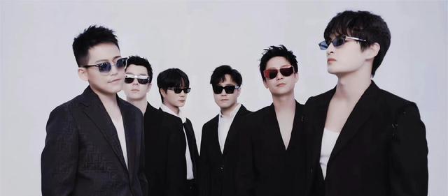 男团|《来看我们的演唱会》中，再就业男团一开口就梦回到了那个夏天