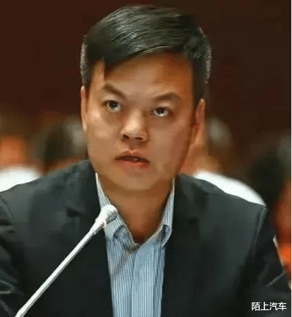 成都潮水姐和扬州婚房妹的故事充分说明,做女人难,做女官员更难