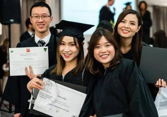 留学生|留学圈子怪现象，不求“镀金”只求“逃离内卷”，洋学历会贬值吗