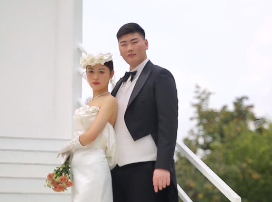 |大衣哥又给钱了,陈萌去高级影楼拍摄个人写真,也不带上朱小伟