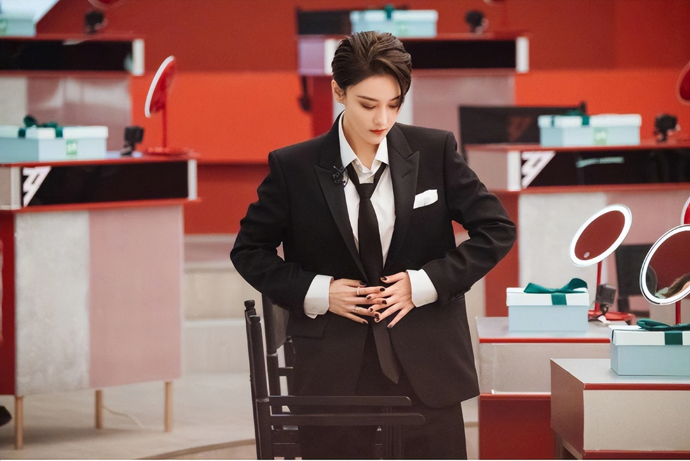 蒋璐霞|《特战荣耀》：上线17天播放量破十数亿，女主蒋璐霞获央媒点名