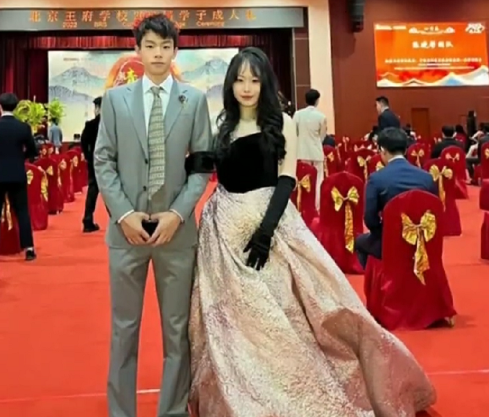 继承者们|现实版的“继承者们”，北京某中学成人礼现场，学生个个贵气逼人