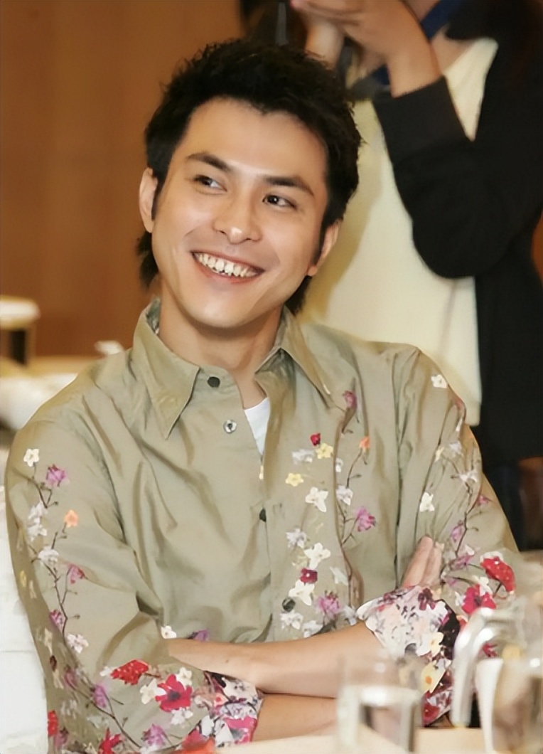 苏醒|吃软饭、卑微求工作、60岁去县城商演，过气艺人的现状好心酸