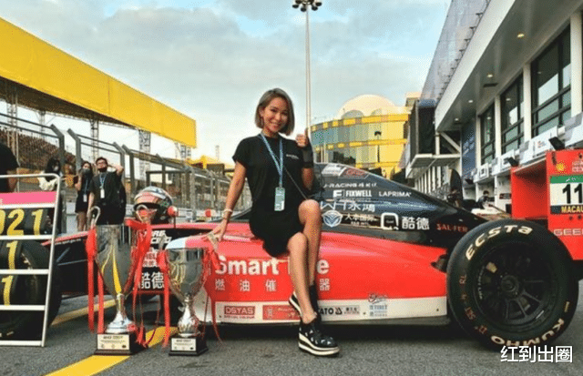 国产片|洗米嫂在老公被抓后首露面!穿短裙参加跨年派对,手拎酒瓶显霸气