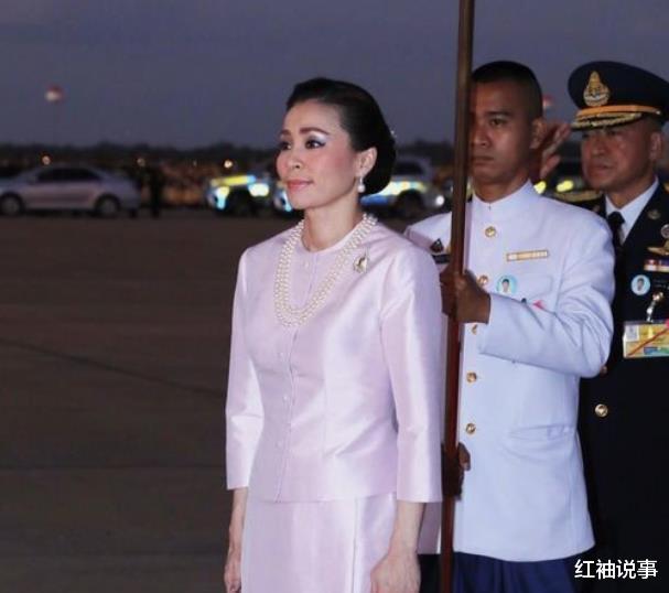 西拉米|?诗丽吉打开首饰盒，西拉米是王冠继承人，苏提达只能戴现代珠宝