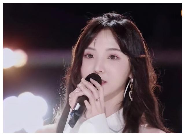 郑乃馨|郑乃馨：甜美长相，凭借女团出道，黑料频发的她到底发生了什么？