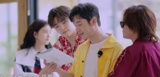 殷桃|《中餐厅6》开播，7位嘉宾个个讨喜，殷桃综艺首秀太美了