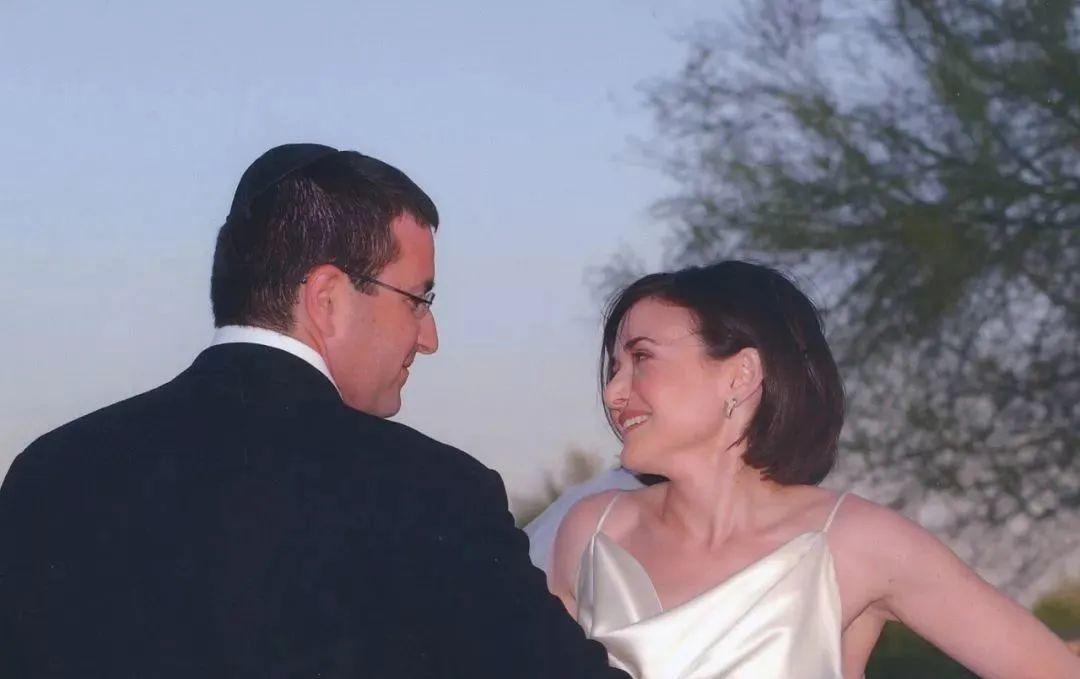 桑德伯格|身价11亿,52岁“硅谷第一女强人”宣布辞职!她决定“后退一步”