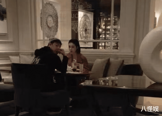 潘玮柏|潘玮柏录制《披哥2》，获老婆宣云贴心探班，结婚两年甜蜜不减