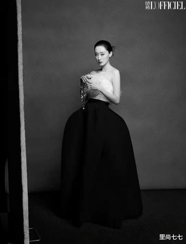 张小斐|张小斐罕见换妆太高级，撞脸倪妮大变样，瘦太狠手腕骨骼突兀