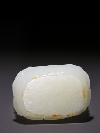 和田玉籽料|旧藏 和田玉籽料如来坐像。