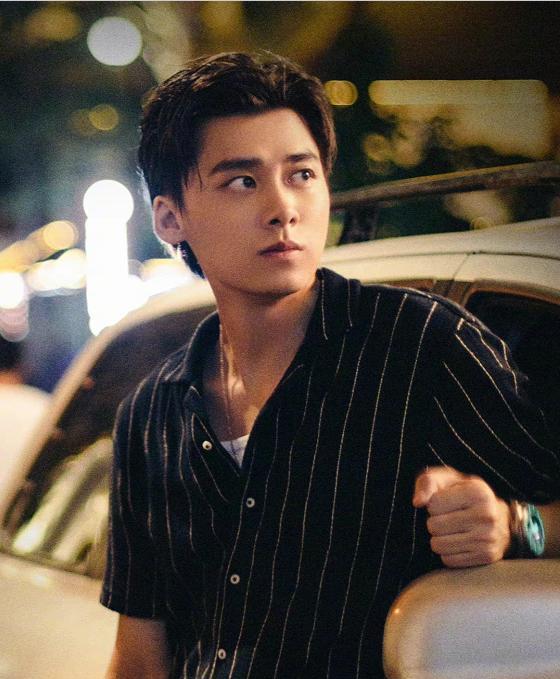 李易峰|李易峰：《暗夜行者》定档，系出道15年来首次在剧中一人分饰两角