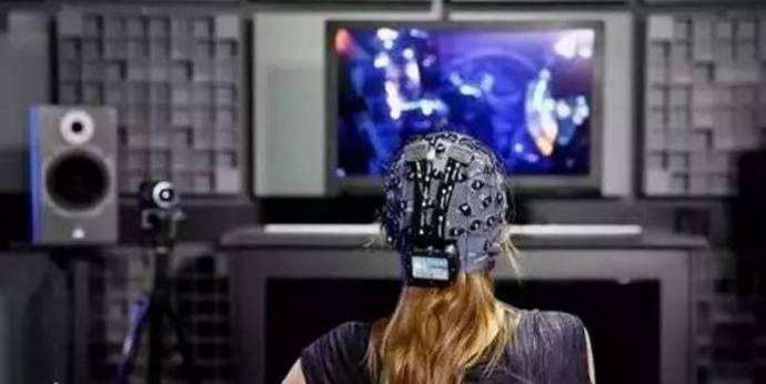 机器人|将机器人用作博物馆指南，通过脑机接口将远程视觉信息发送给操作它的人